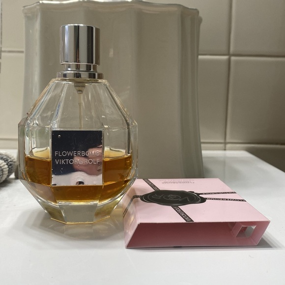 Flowerbomb Perfum - Picture 2 of 5